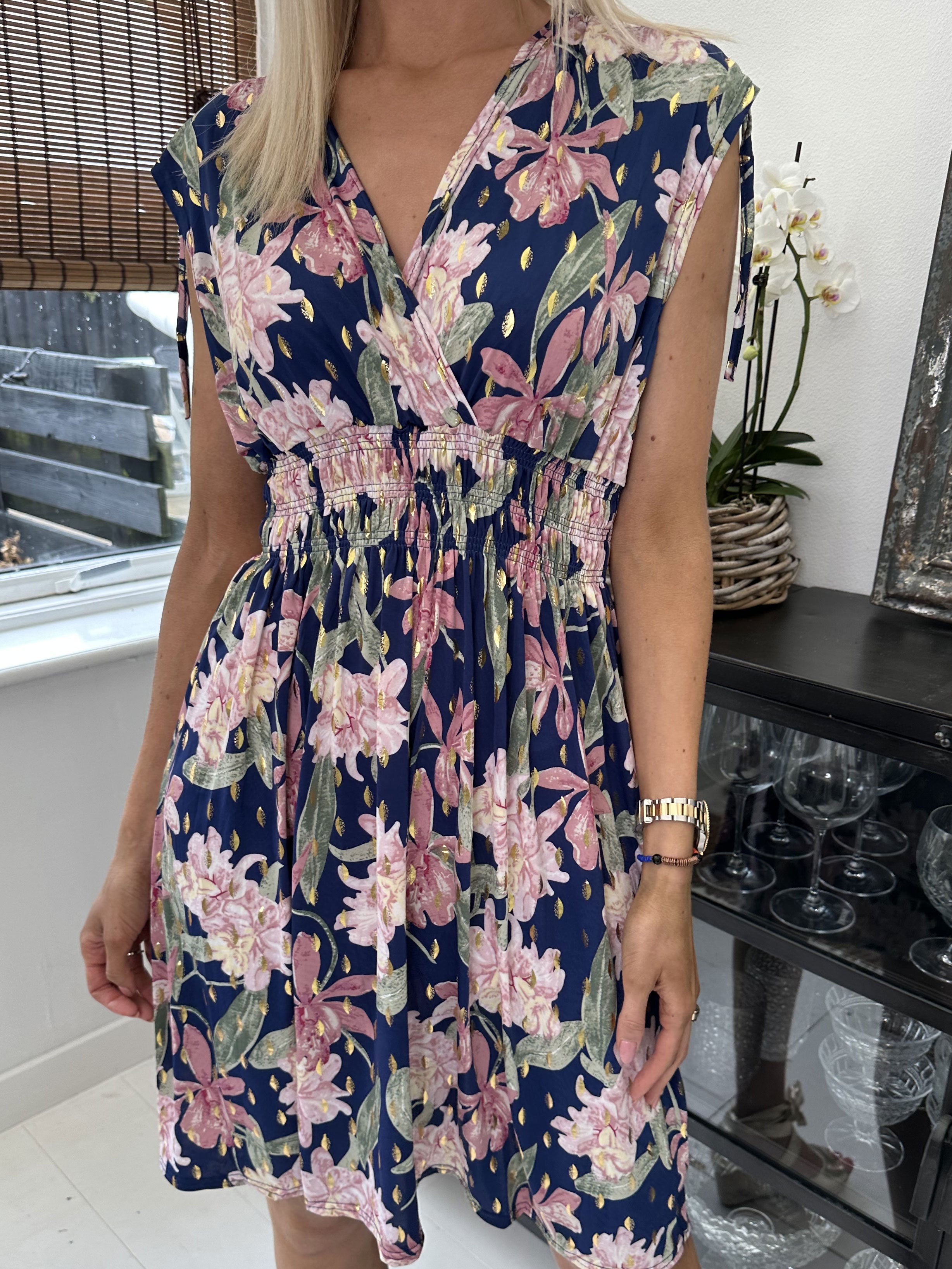 Pams Flower Short - Kort elastisk klänning i rynkfritt tyg - White